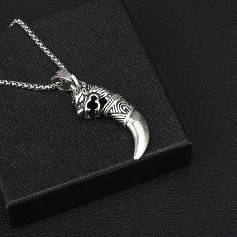 

Cool European and American Titanium Steel Necklace with Wolf Fang Pendant, Trendy Gold Plated Jewelry for Men
