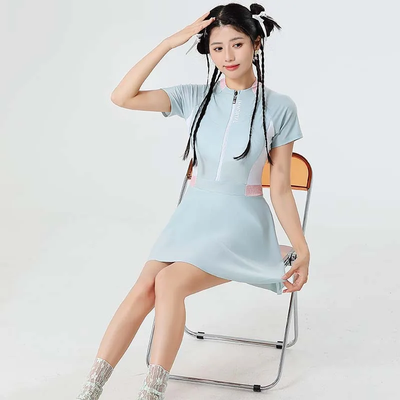 Женский слитный купальник с коротким рукавом для занятий водными видами спорта