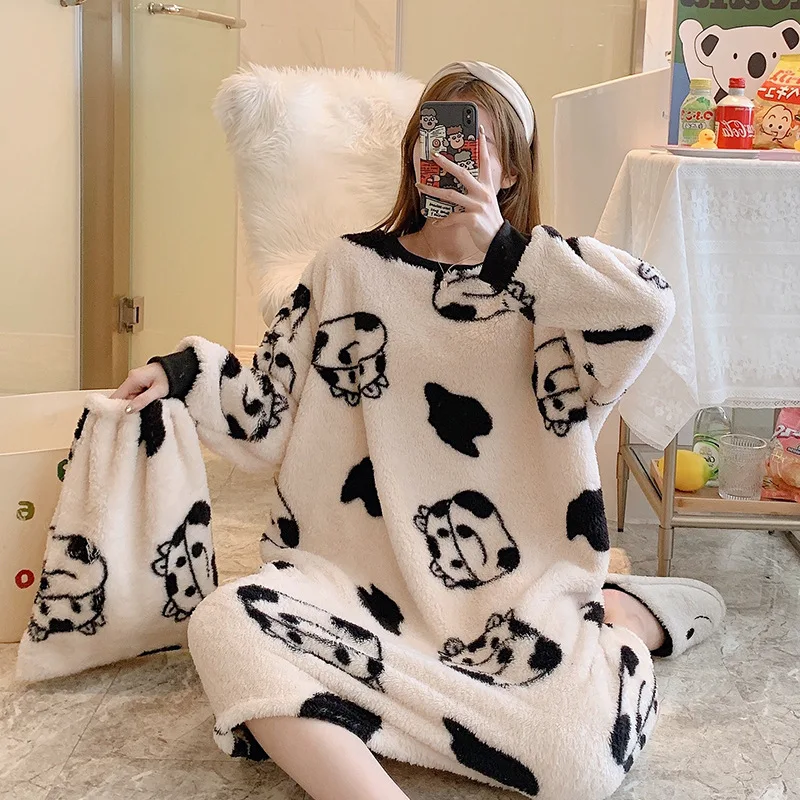 Winter Women Warm Sleeping Dress Round Neck Polyester Comfortable Cute Loose Fitting Leisure Wear With A Large Pocket On Belly