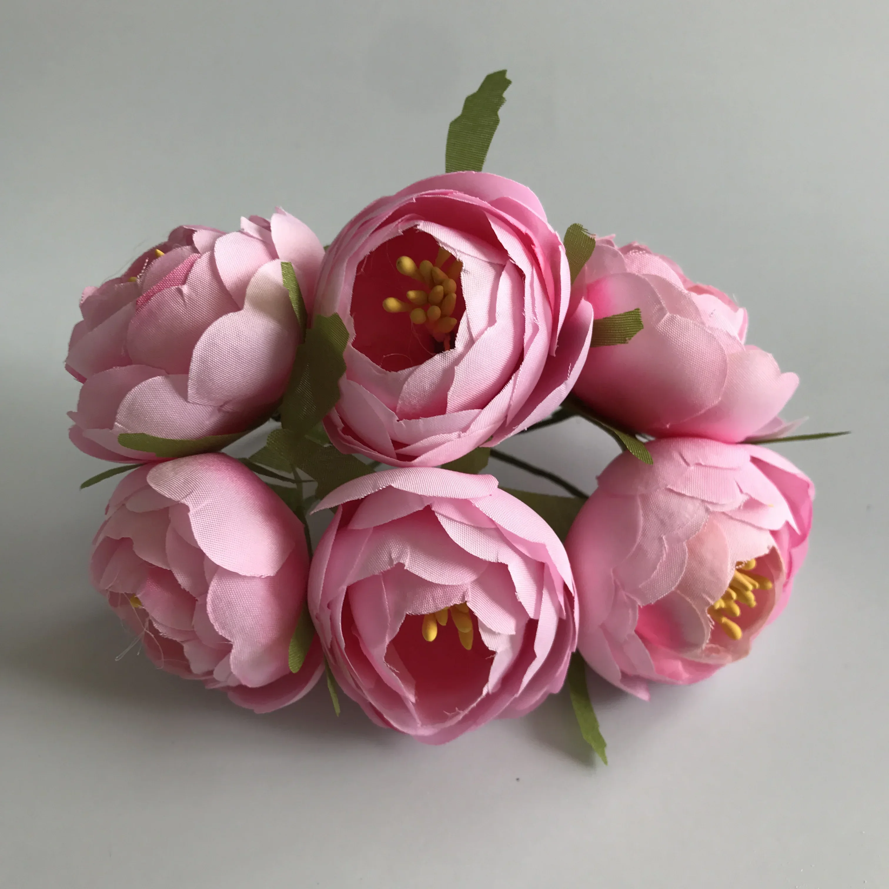 

Искусственные розы шелковые 6 шт.