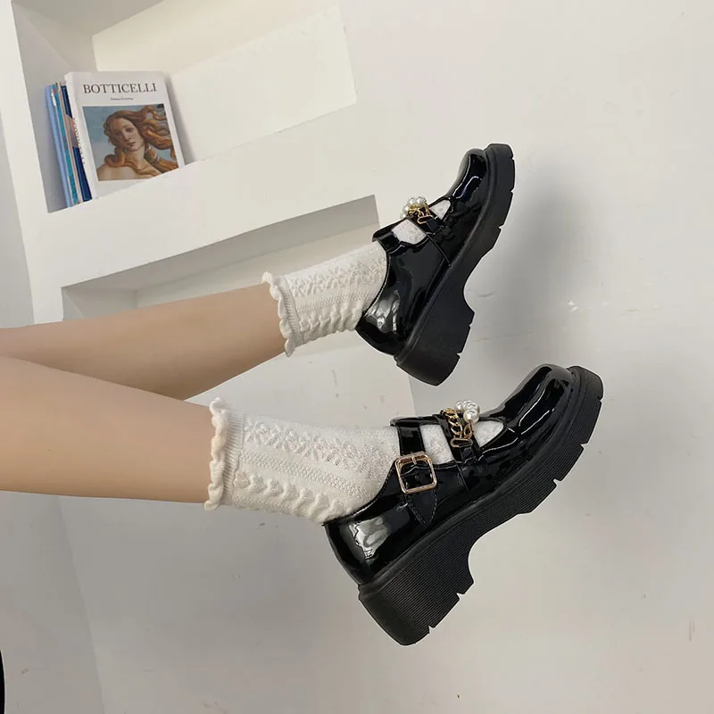 

JK Lolita Spring Uniform Shoe Pearl Chain Personalized Fashion Patent Leather Smooth Buckle Platform Luxury Designer Female Shoe