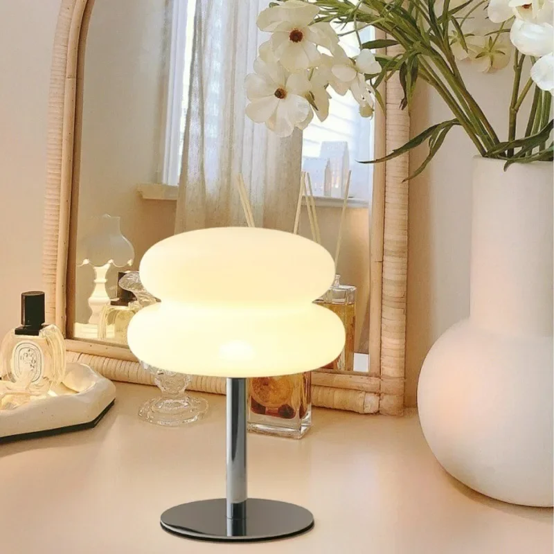 Креативная настольная лампа трехцветный приглушаемый светильник с USB разъемом