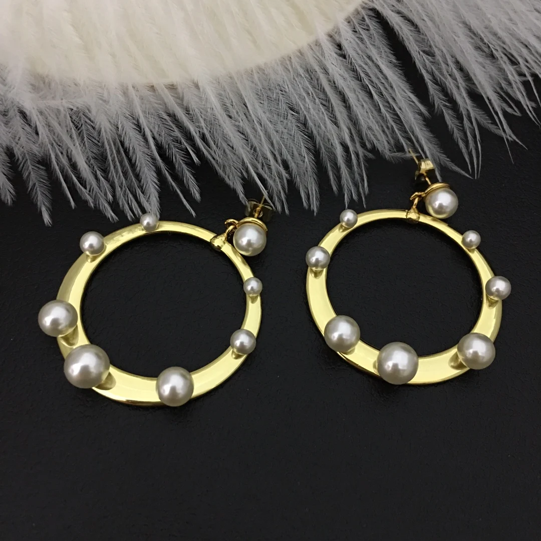 

European and American fashion exaggerated large round pearl face-lifting earrings