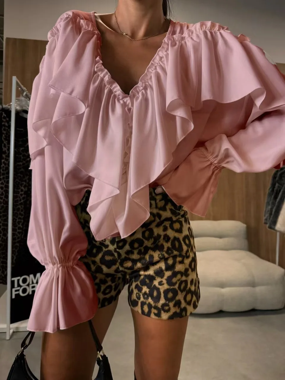 Однотонная повседневная рубашка с оборками