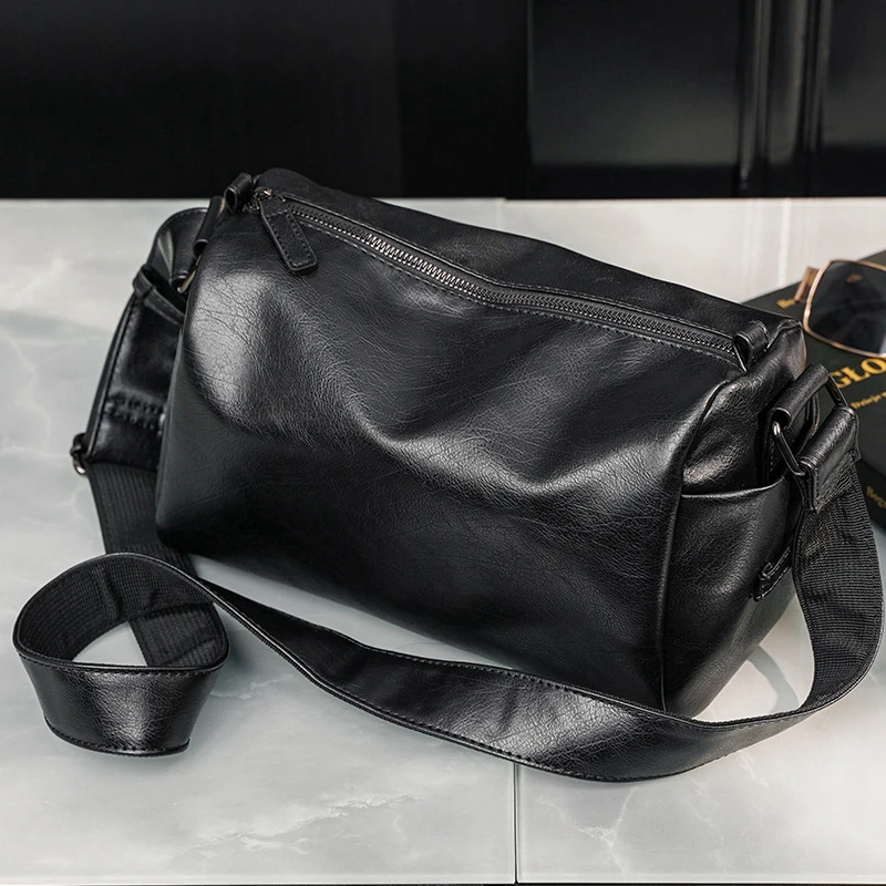 2023 New Soft Leather Pure Color Shoulder Bag Minority Design Fashion Dackpack Texture Large Capacity Men's Bag