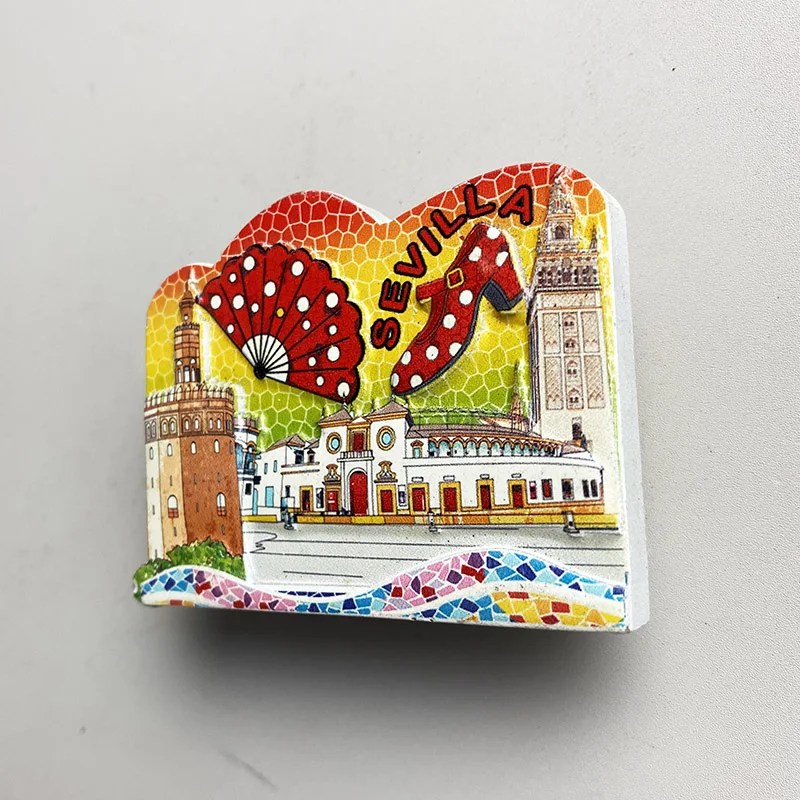 Туристические сувениры в виде холодильника Севилья