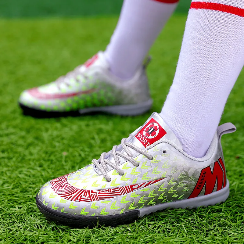 2022 Fashion Printed Low Soccer Sneakers Kids Non-slip Rubber Turf Football Boots for Children Boy Teenage Sneakers botas futbol