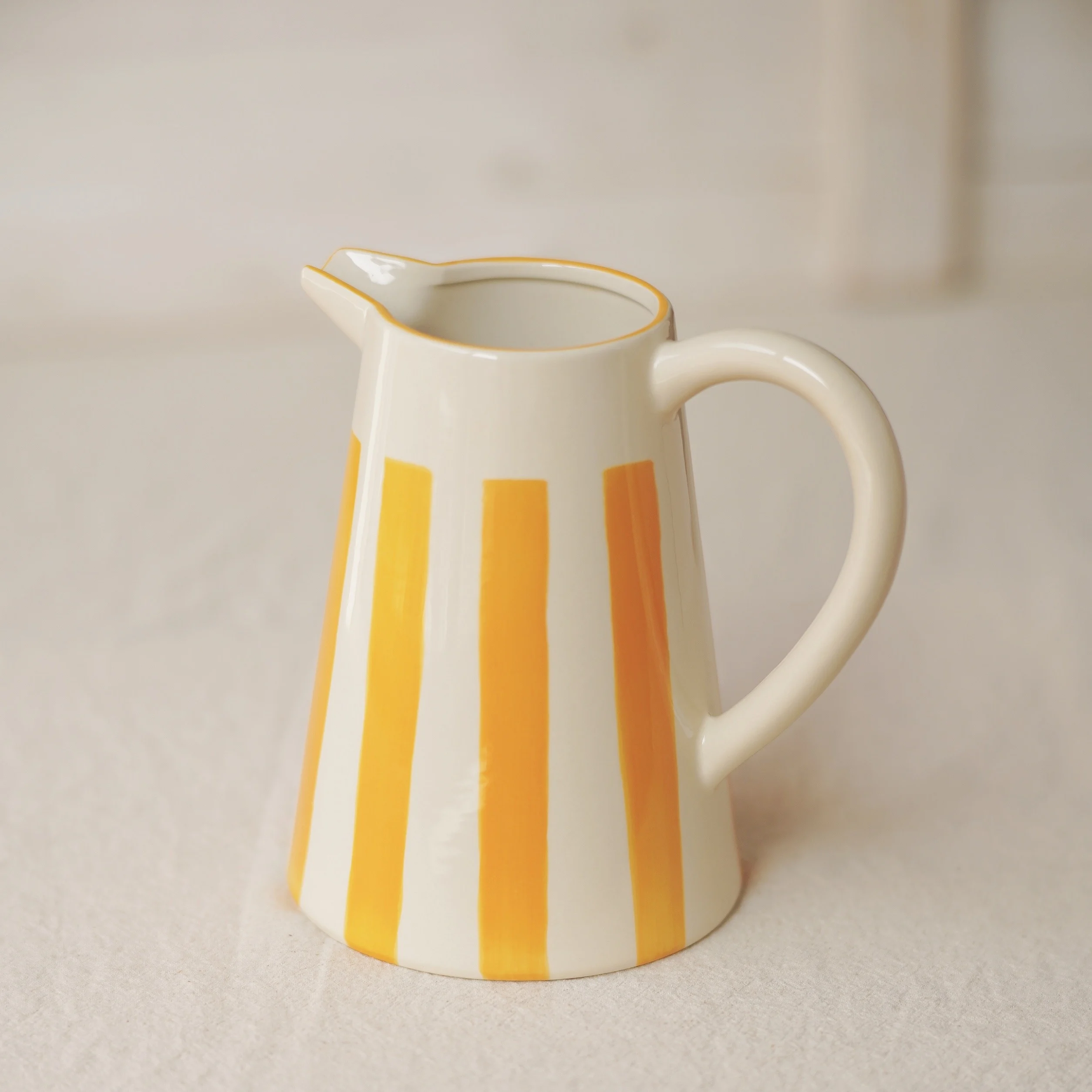 

Navy Striped Retro Ceramic Vases, Modern Simplicity, Light Luxury, and High-end Living Room Decorations with Dry Flowers