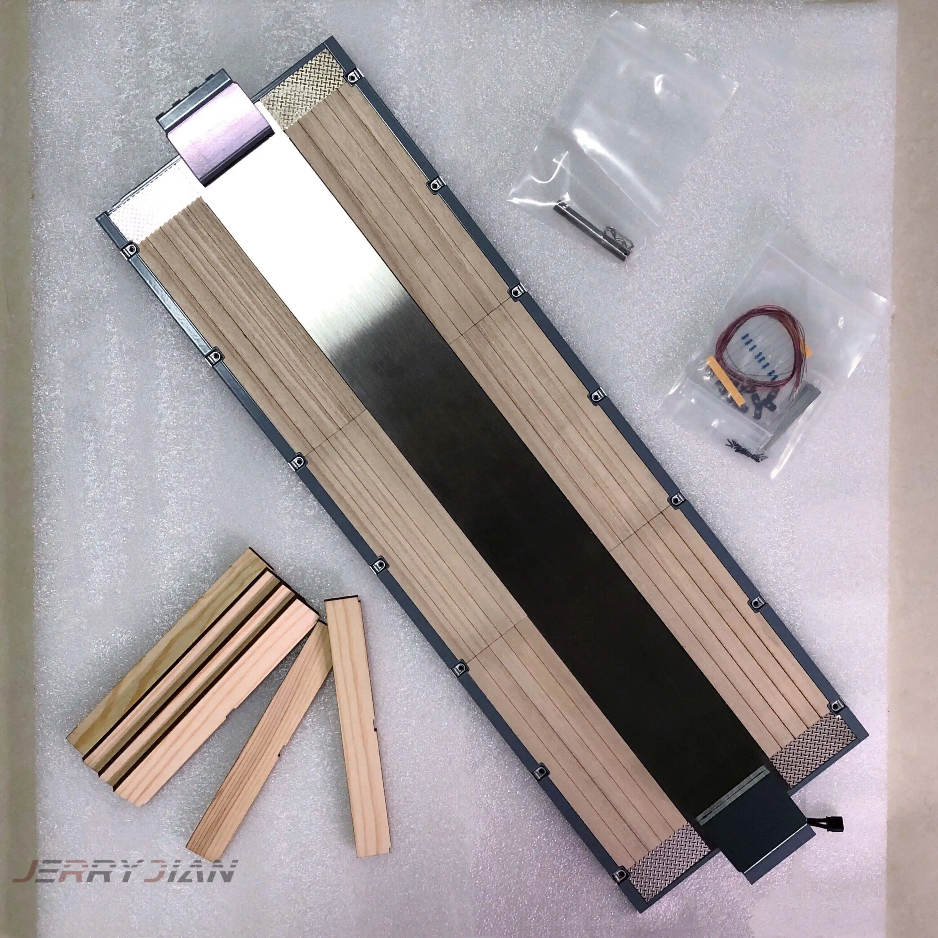 Модель прицепа Nooxion FERY BEAR серии 2 + 5 обновленная с комплектом низких плоских