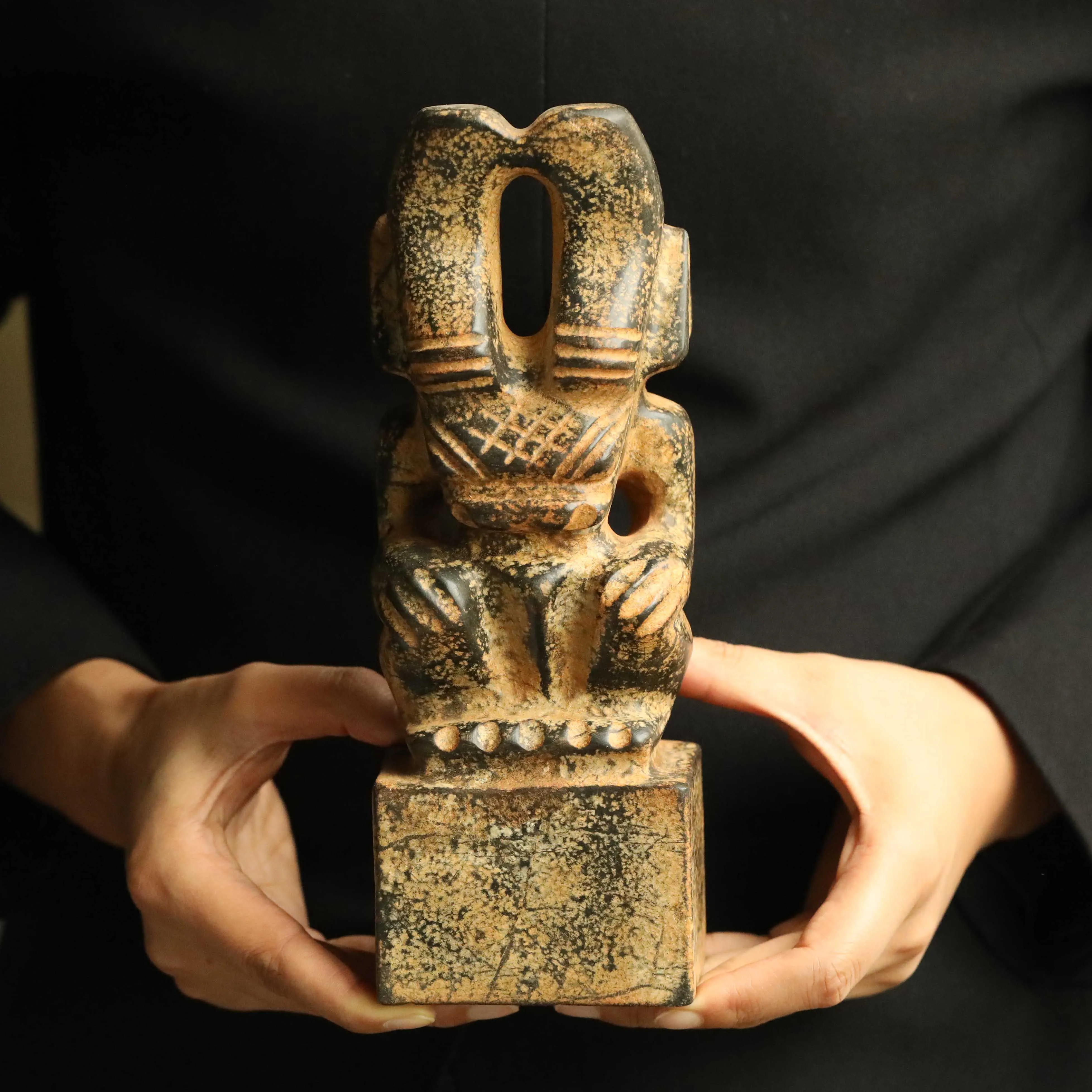 

old China natural jade hand carved statue seal