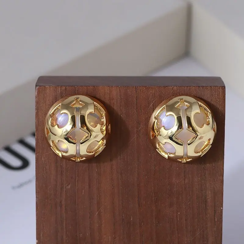 

T B Semicircular Cut-out Design Gold Glossy Exaggerated Earrings Metal Earrings for Women Jewelry Gift Femme Cold Fashion