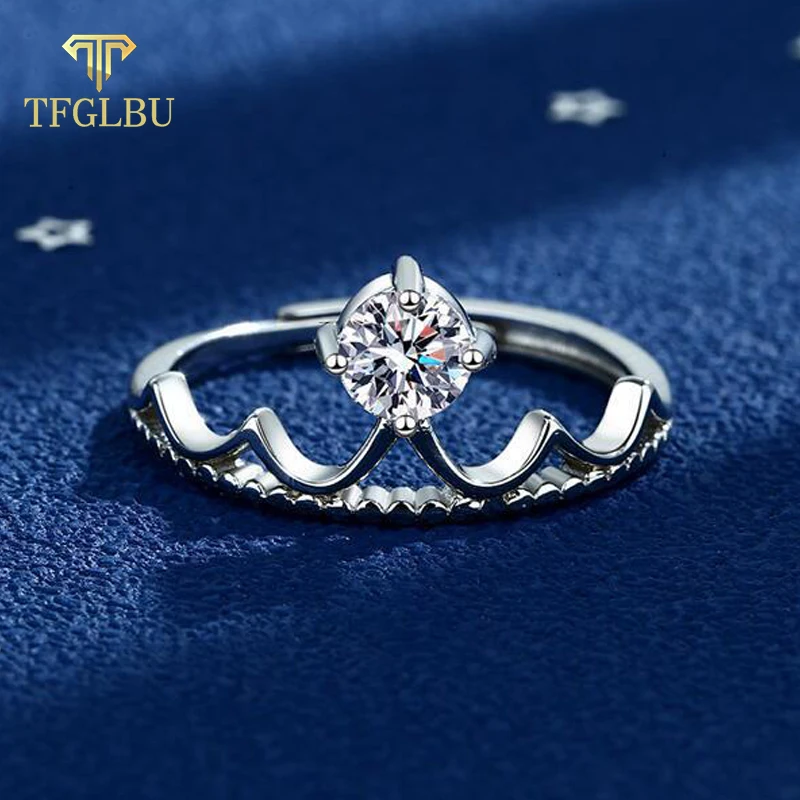 

TFGLBU 0.5CT New Adjustable Moissanite 925 Sterling Sliver Ring for Women Solitaire Crown Band Birthday Gift Luxury Fine Jewelry