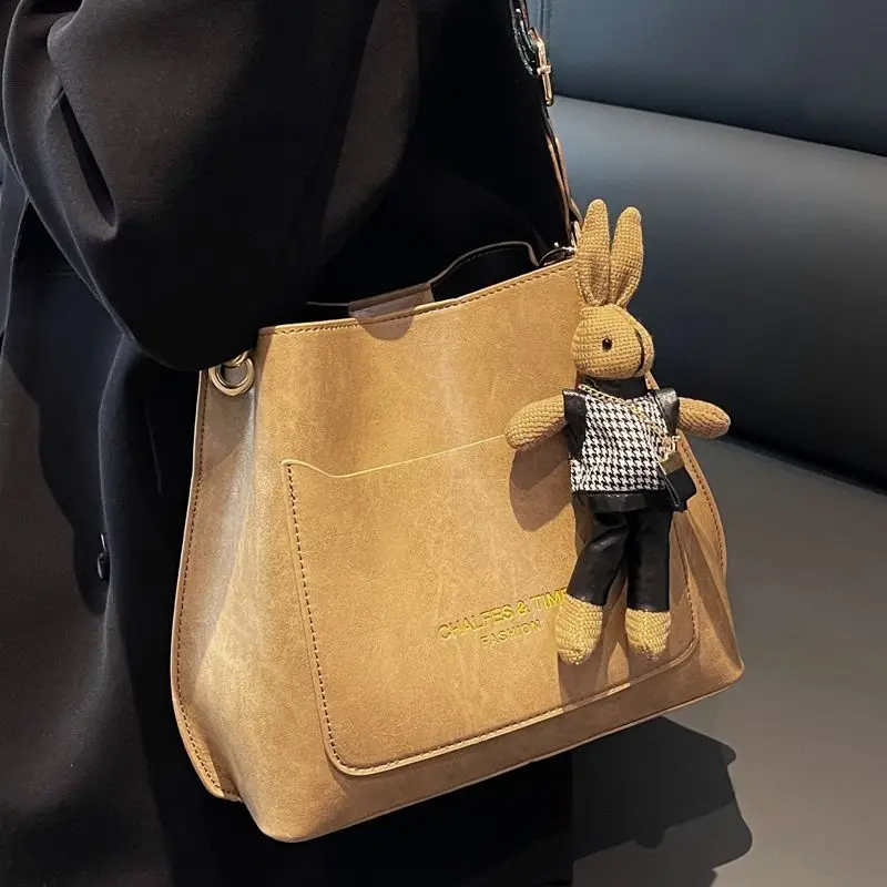 

Спортивная сумка для женщин, вместительный тоут через плечо с подвеской в виде кролика, простая сумочка-мешок для студентов