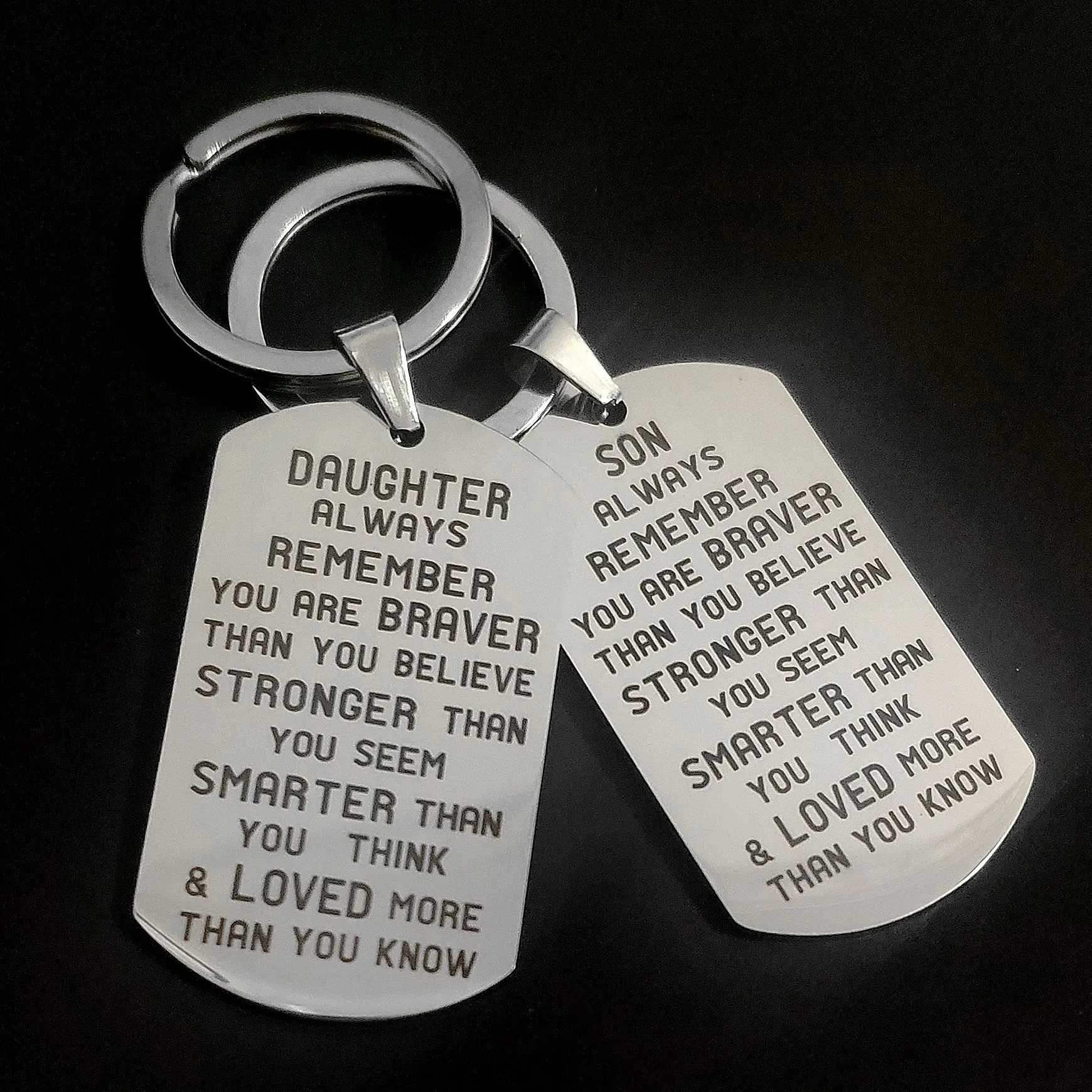 

Keychain for Car Keys Holder Military Tags SON DAUGHTER Stainless Steel Graduation Keyring Birthday Creative Kid Gifts Carabiner