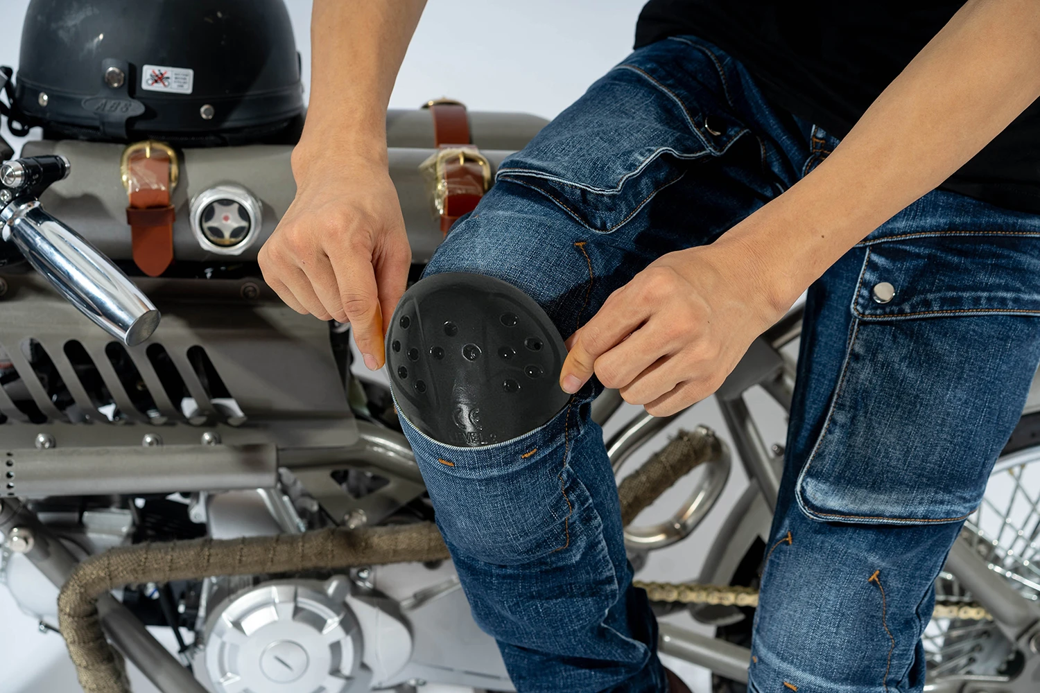 LOMENG Motorcycle Jeans Motorbike Motocross Cycling Jeans Safety CE Knee Armored Moto Ride Trousers Pants for Men LM632