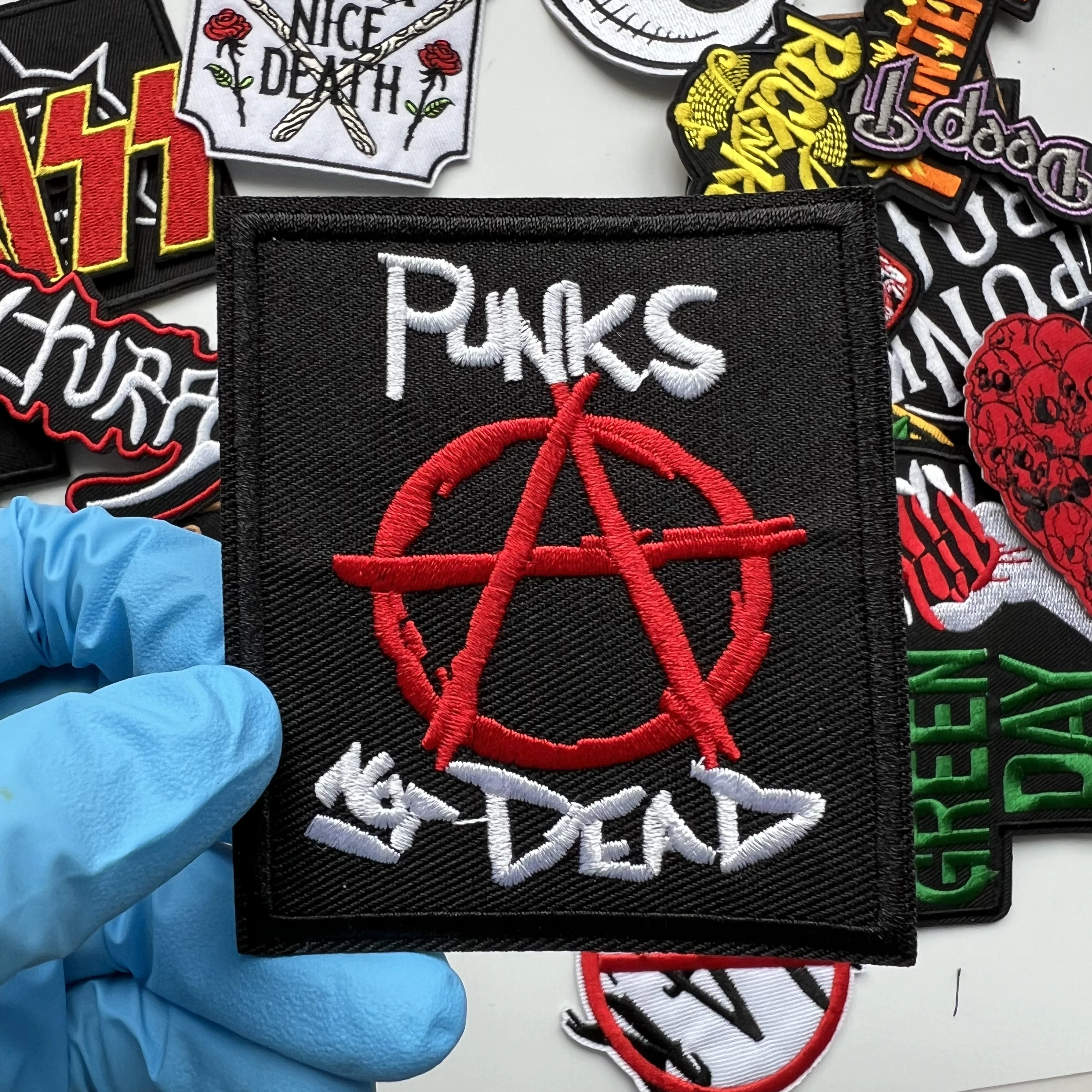 Нашивка с вышивкой в стиле панк-рок и ролл