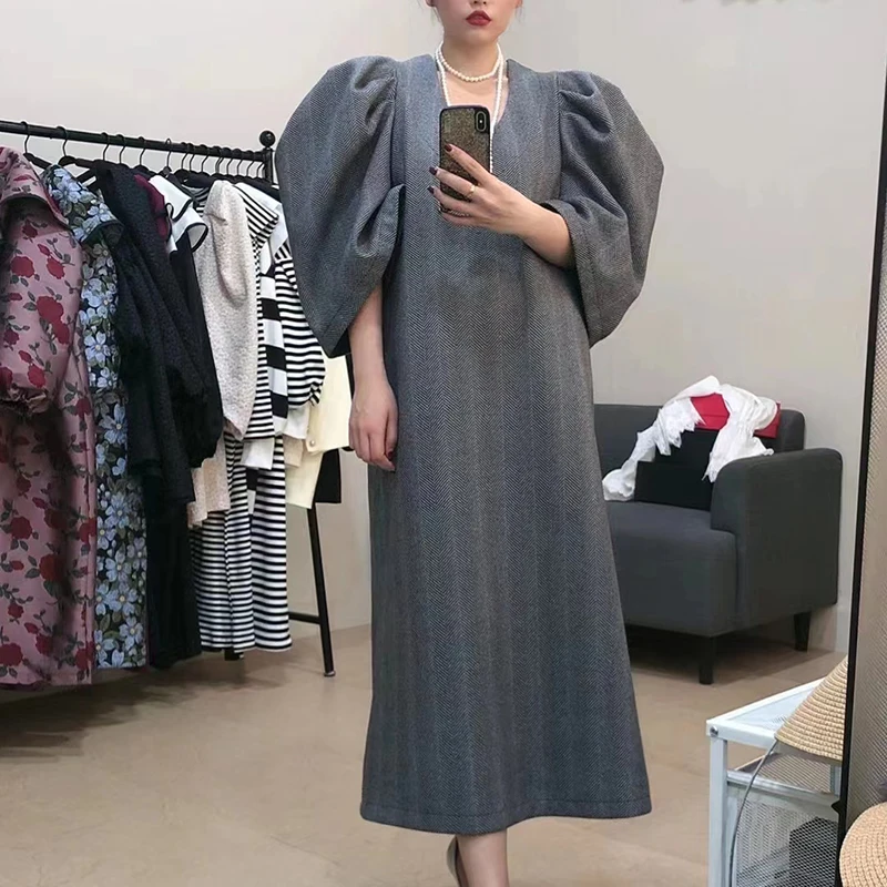 

SuperAen Original Design Silhouette Puff Sleeve Wide Shoulder Retro Herringbone Thick Spring Loose V-neck Dress for Women