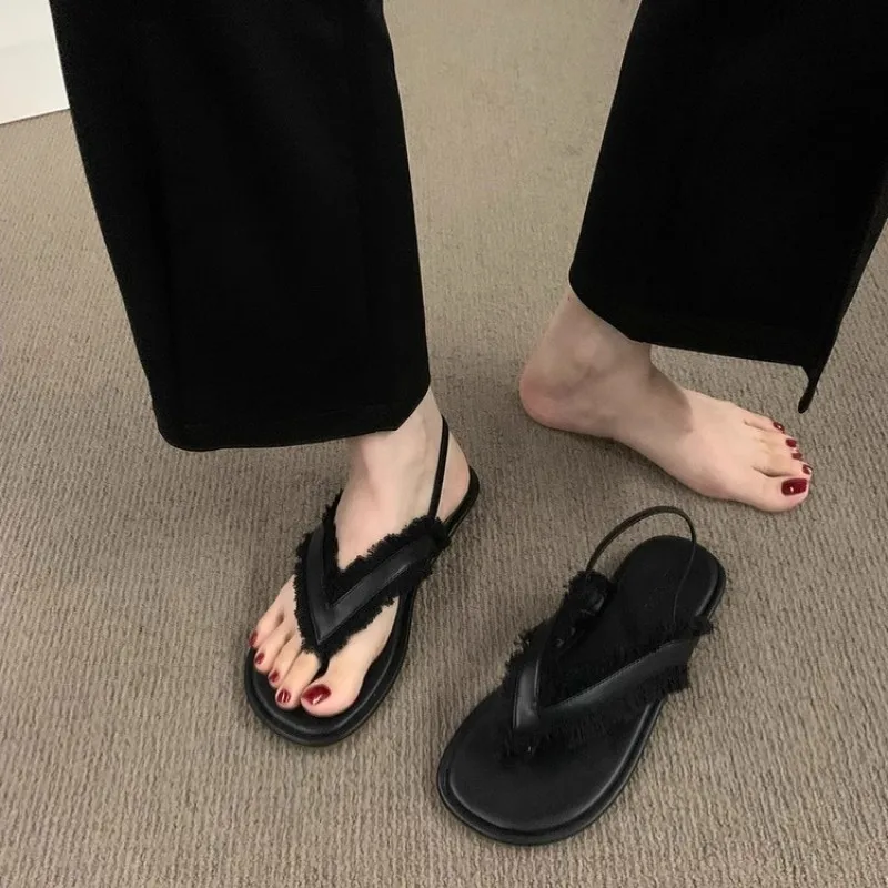 

Новинка лета 2023, роскошные женские сандалии, модные туфли на плоской подошве с застежкой, женские элегантные уличные сандалии-гладиаторы