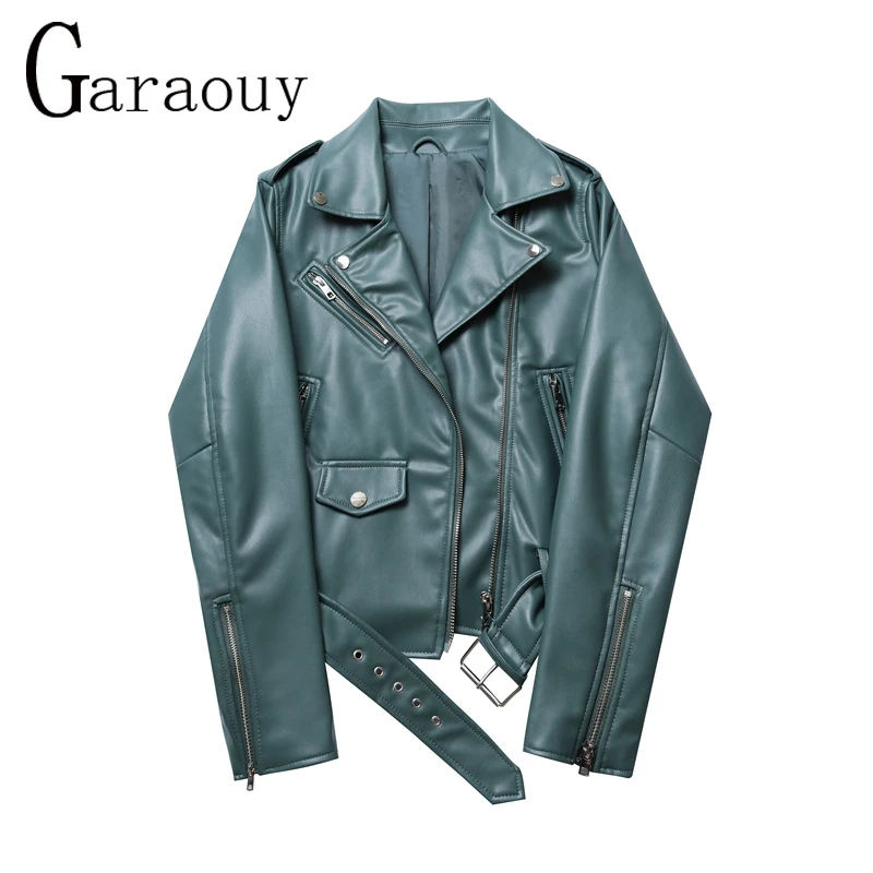 Женская куртка из искусственной кожи однотонная короткая приталенная