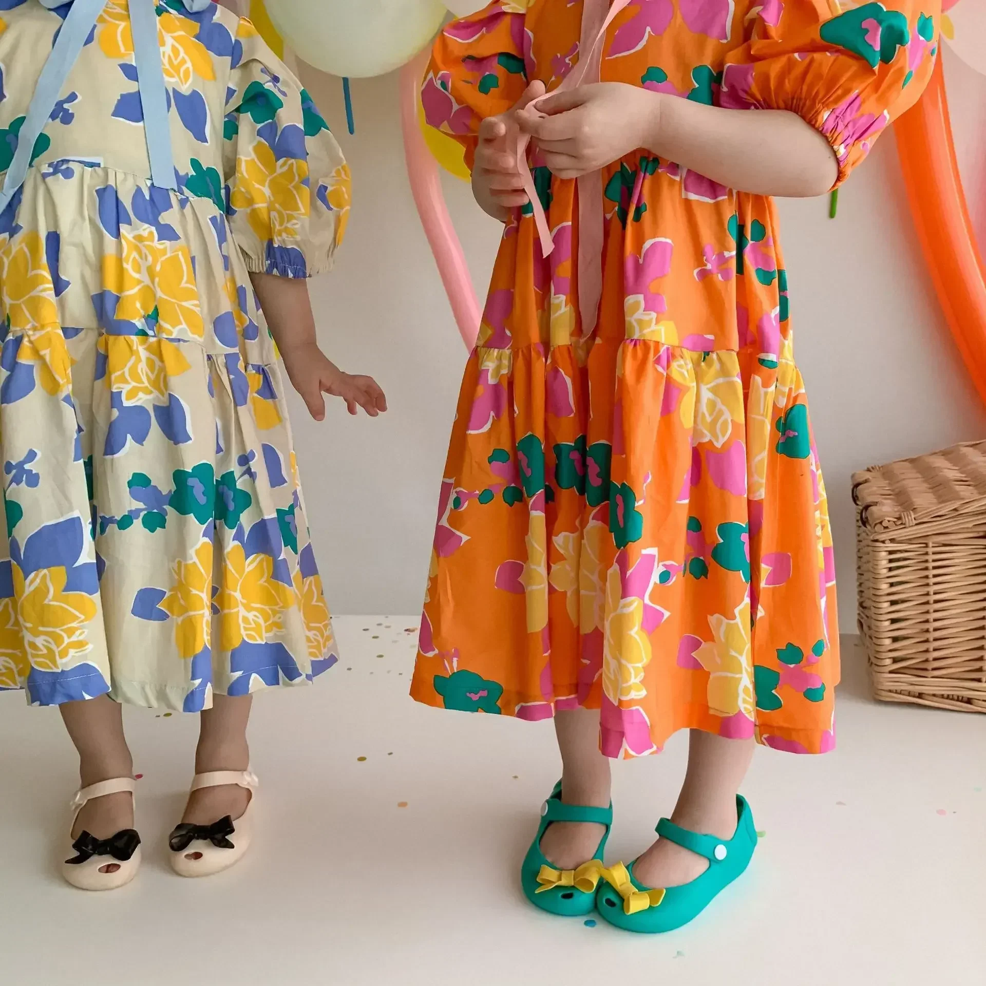 Летнее модное платье для маленьких девочек с цветочным рисунком