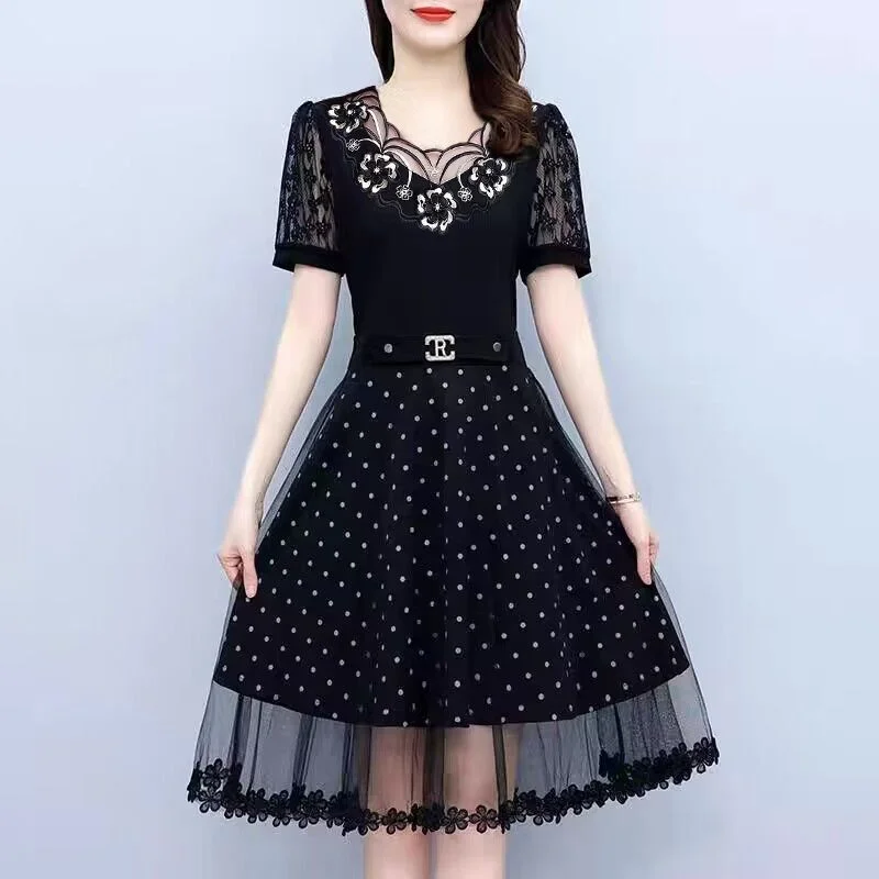 

Женское Сетчатое платье с V-образным вырезом, коротким рукавом и цветочной вышивкой