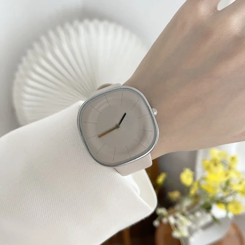 Роскошные женские часы в стиле минимализм с квадратным циферблатом и кожаным