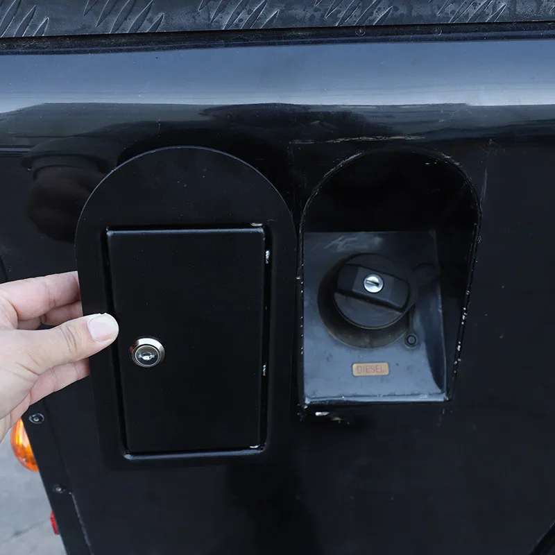 

For Land Rover Defender90 110 130 04-18 Black Stainless Steel Car Oil Fuel Tank Cap With Key Lock Cover Stickers Car Accessories