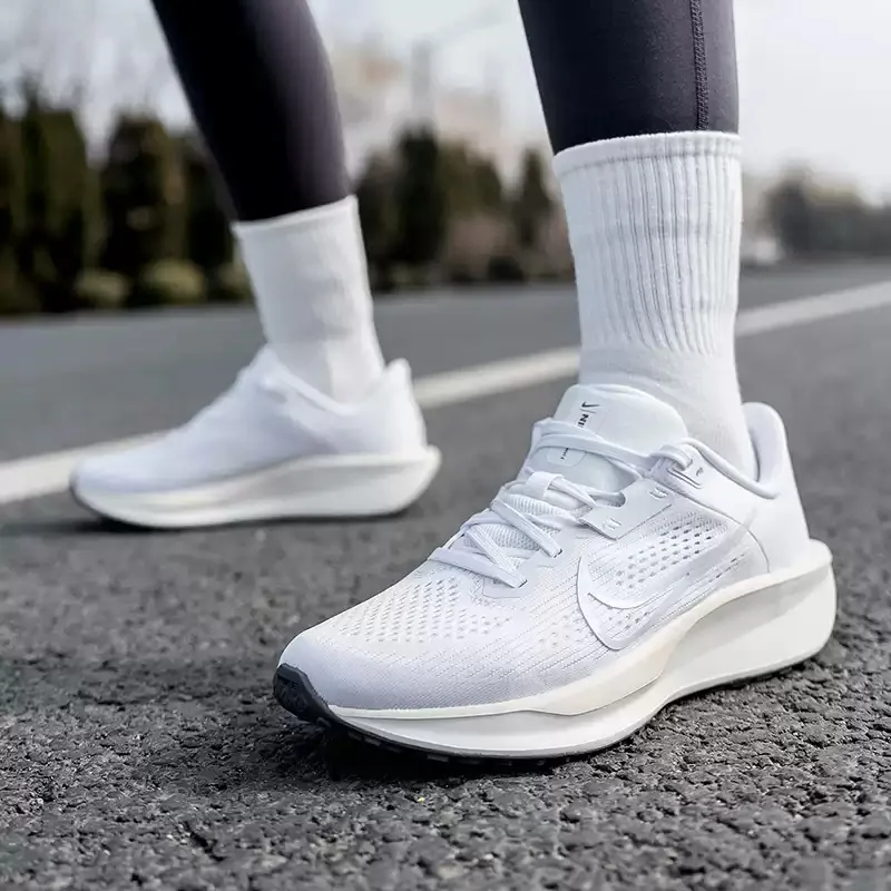 Фото Женские кроссовки NIKE QEST 6 Mesh - спортивные беговые кроссовки с амортизацией и поддержкой для использования на дороге - модель FD6034-112 №2