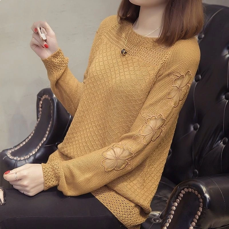 Женский однотонный свитер с кружевом