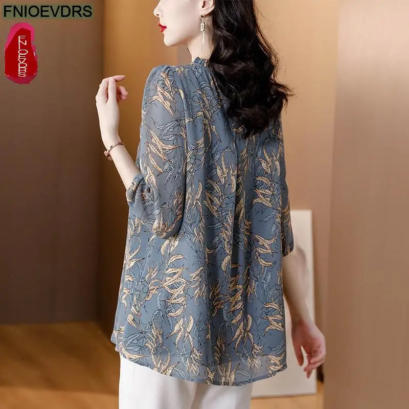 Блузка женская свободного покроя с цветочным принтом