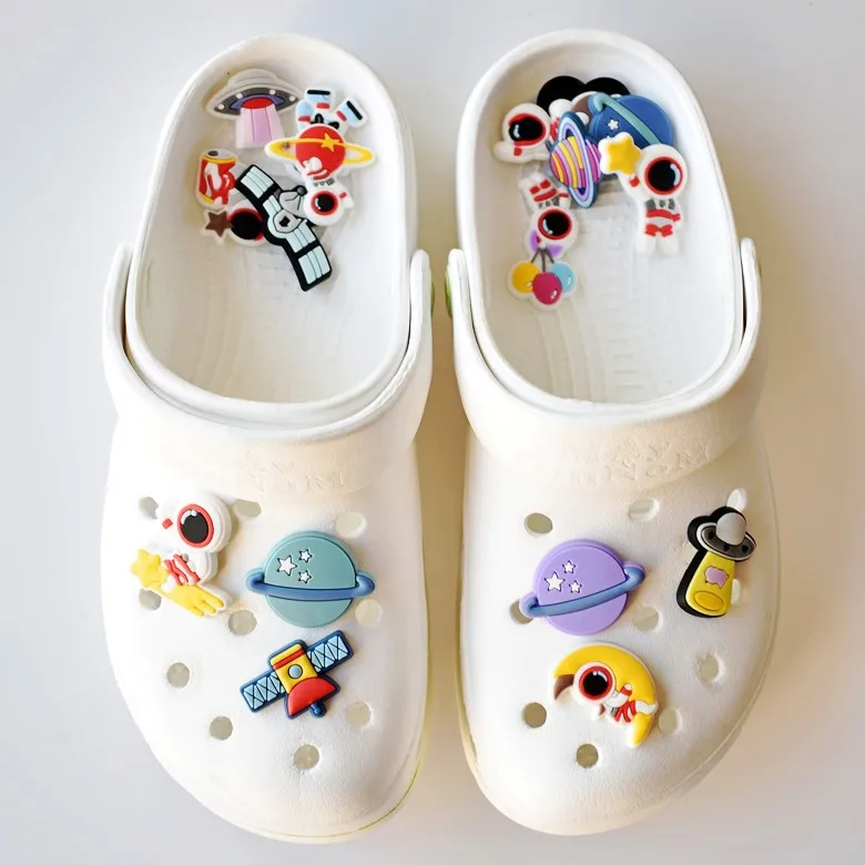 

Novel Single Sale Alien Shoe Accessories Cartoon Astronaut Pluto Garden Shoe Decoration Fit Croc Jibz Kid's X-mas Gifts