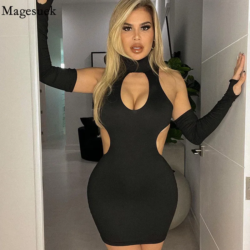 

Женское облегающее мини-платье с длинным рукавом, открытыми плечами и вырезами