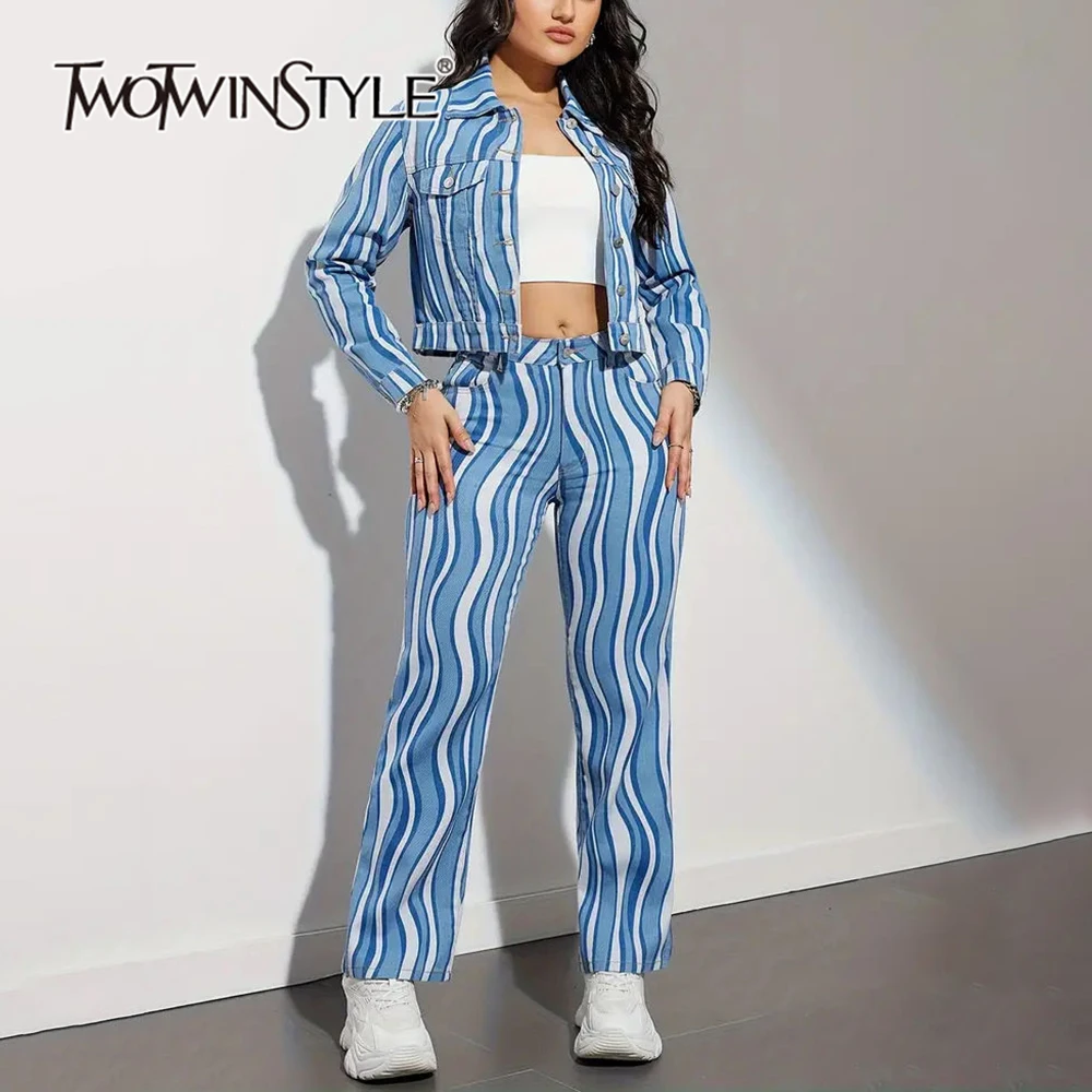 Женский брючный костюм TWOTWINSTYLE разноцветный комплект из двух предметов куртка с