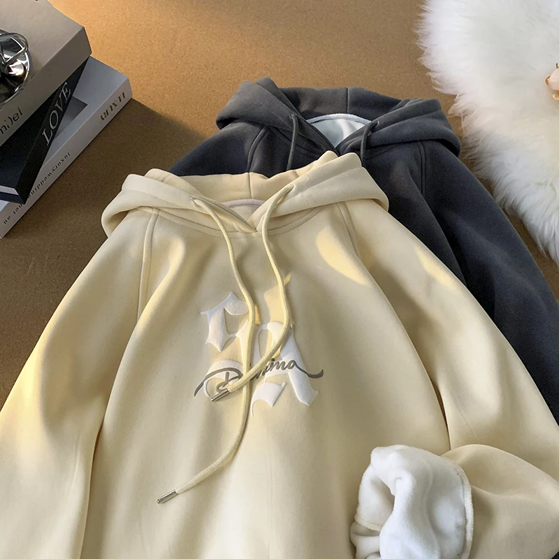 

Мужской мешковатый флисовый пуловер с капюшоном и принтом