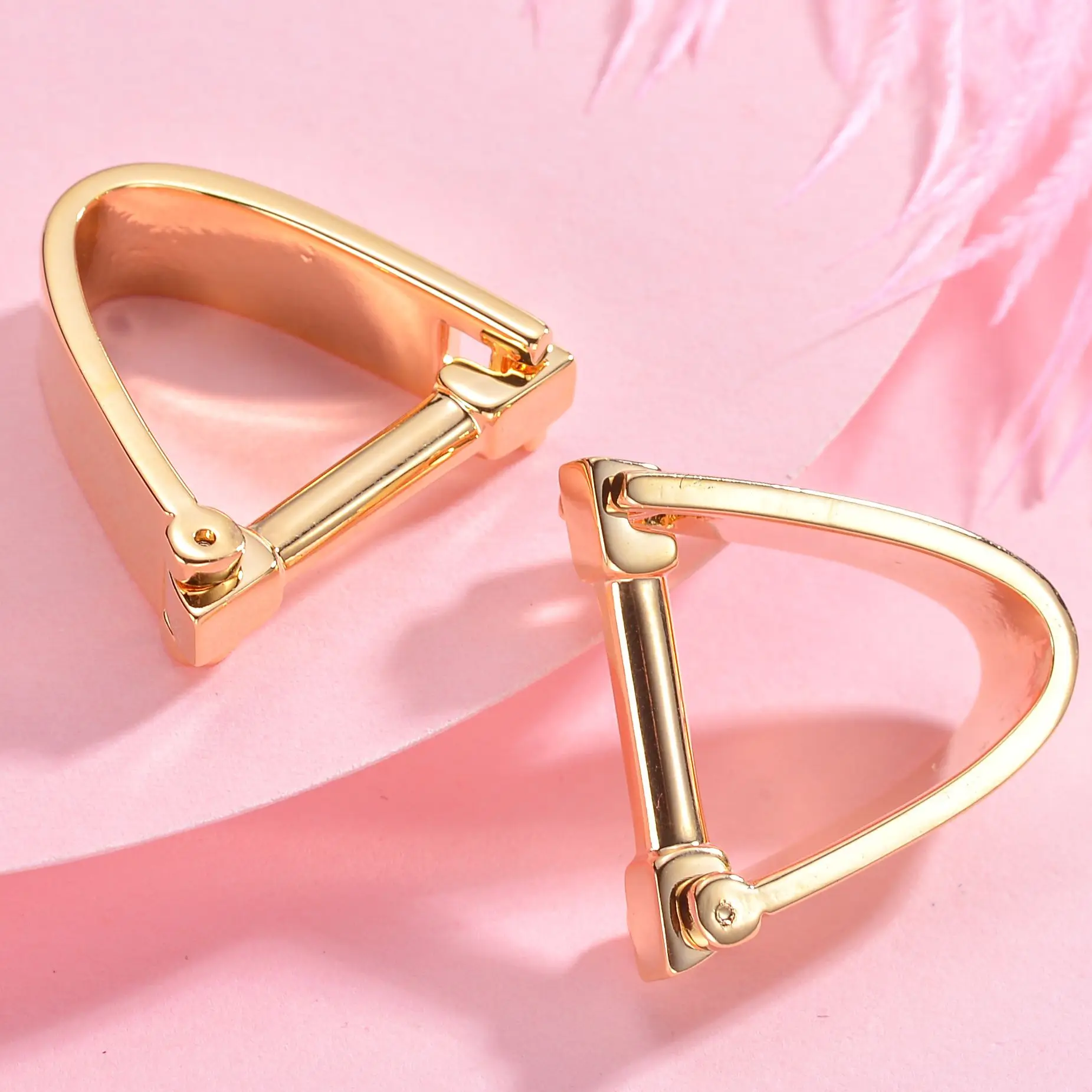 

High Quality Gold Color Horseshoe Shape French Shirt Cufflinks suit Accessories Jewllery Father‘s Day Gift