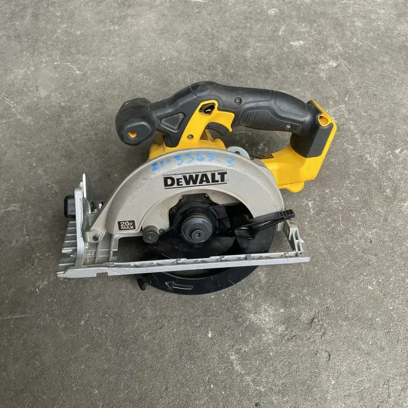 

DEWALT DCS391 Циркулярная пила б/у (корпус)