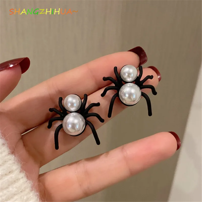 

2022 Europe and America New Hip Hop Punk Faux Pearl Spider Earrings For Women Interesting Unusual Jewelry Gift Accessories
