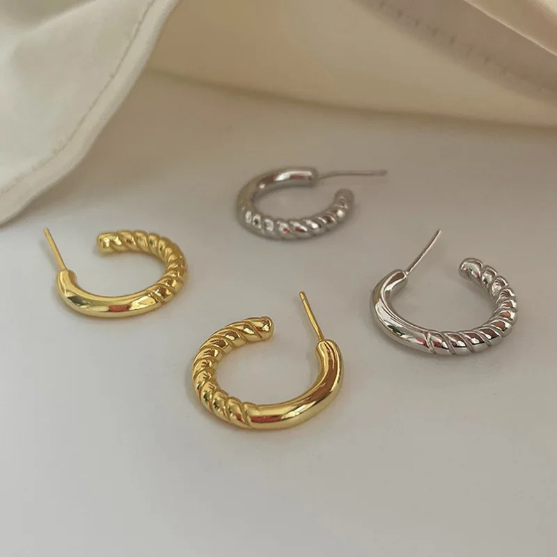 

Minimalist Geometric Circle Small Twist Spin Stud Earrings For Women Fashion Simple Metal Earring EarRetro Jewelry