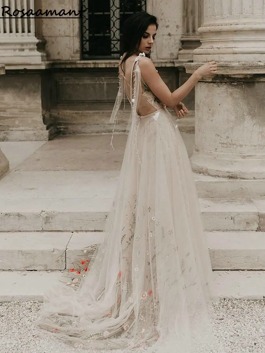 

Bohemian Open Back Criss-Cross A-Line Wedding Dresses Floral Embroidery Pleat Country Boho Bridal Gowns