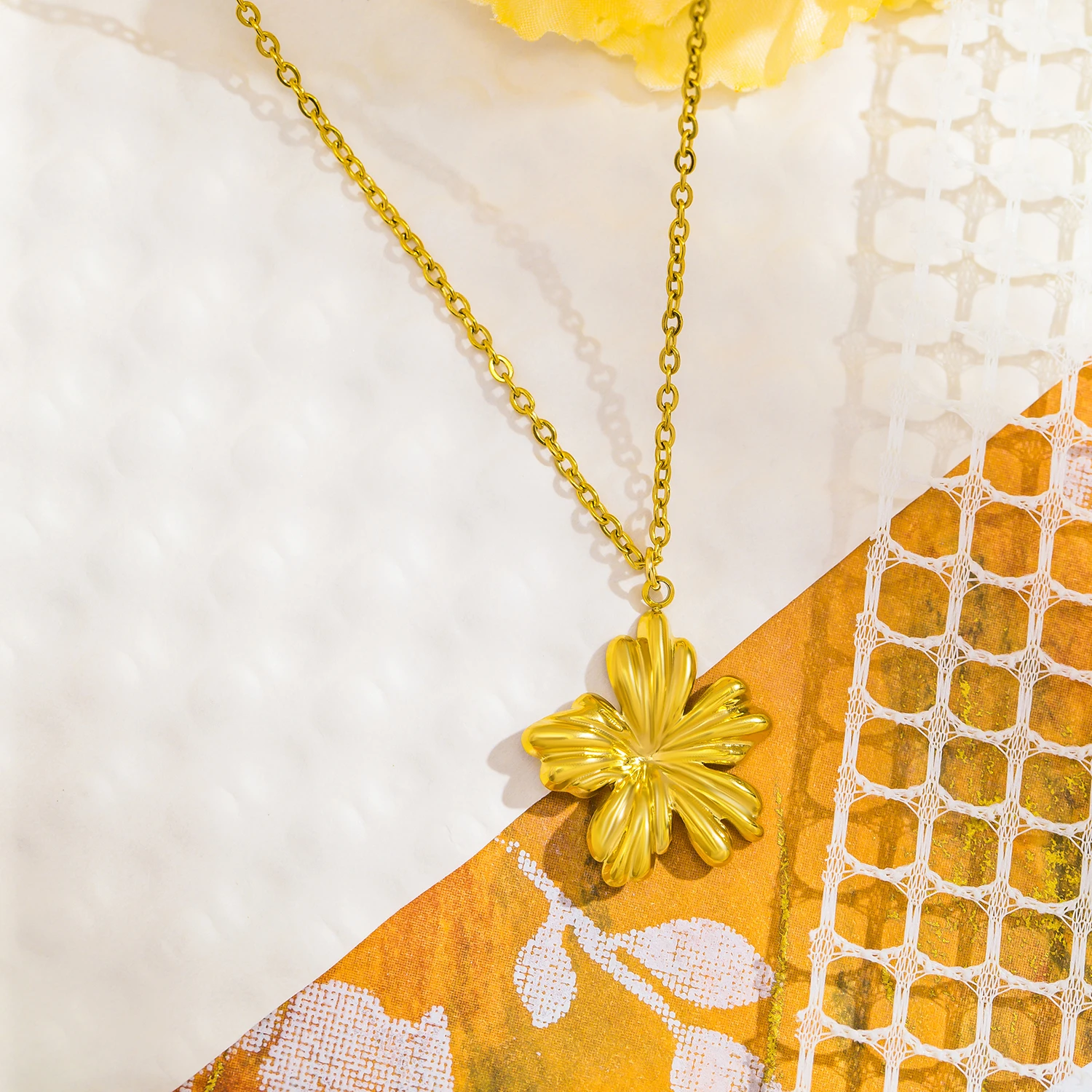 Модное ожерелье из нержавеющей стали с позолоченным цветком модное подвеской