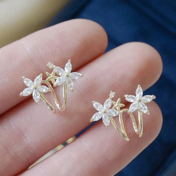 

Miniature inlaid floral studs delicate and versatile earrings the new trend of cool indifferent
