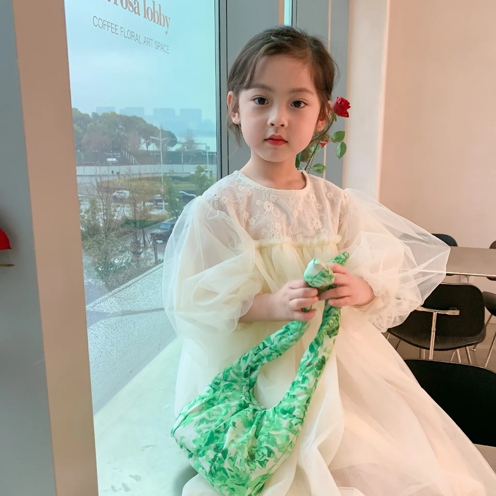 

2022 Spring New Children's Clothing Girls Korean Puff Sleeve Sweet Princess Lace Dress