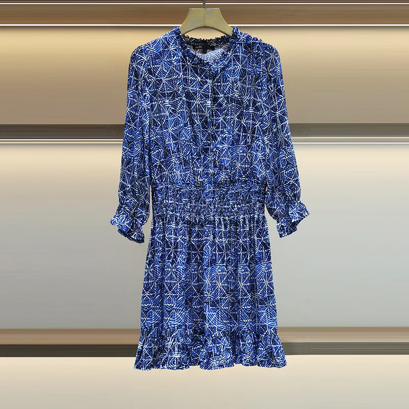 

Женское платье-трапеция с рукавами-фонариками и принтом