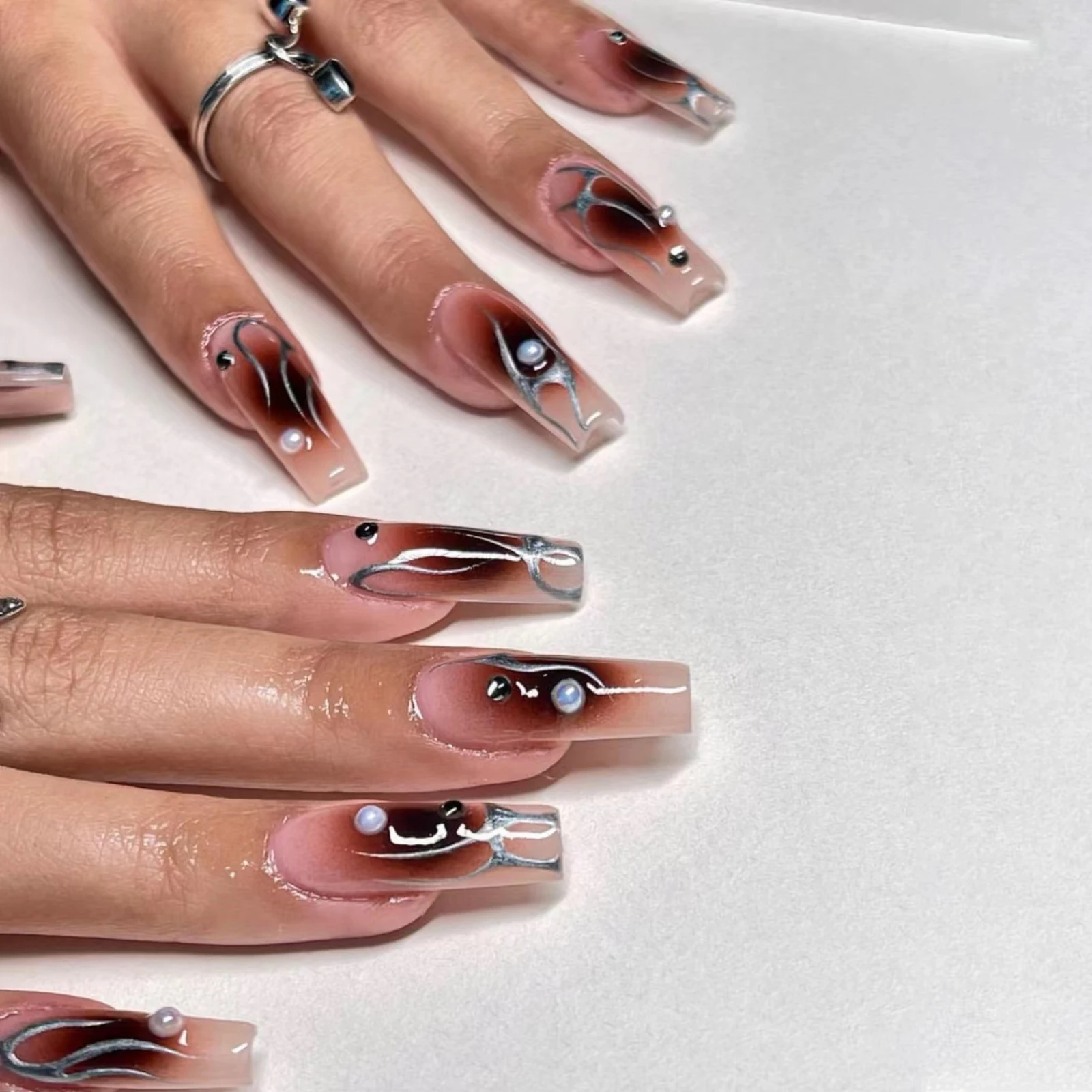 

24 шт. длинные квадратные накладные ногти градиентные нефритовые Румяна накладные ногти серебряные символы жемчужные накладные ногти 2023 Но...