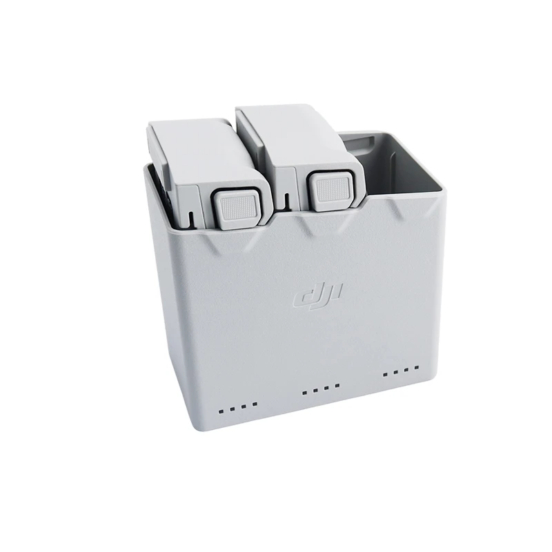Комплект DJI Mini 3 Pro Fly More включает в себя две интеллектуальные летные батареи