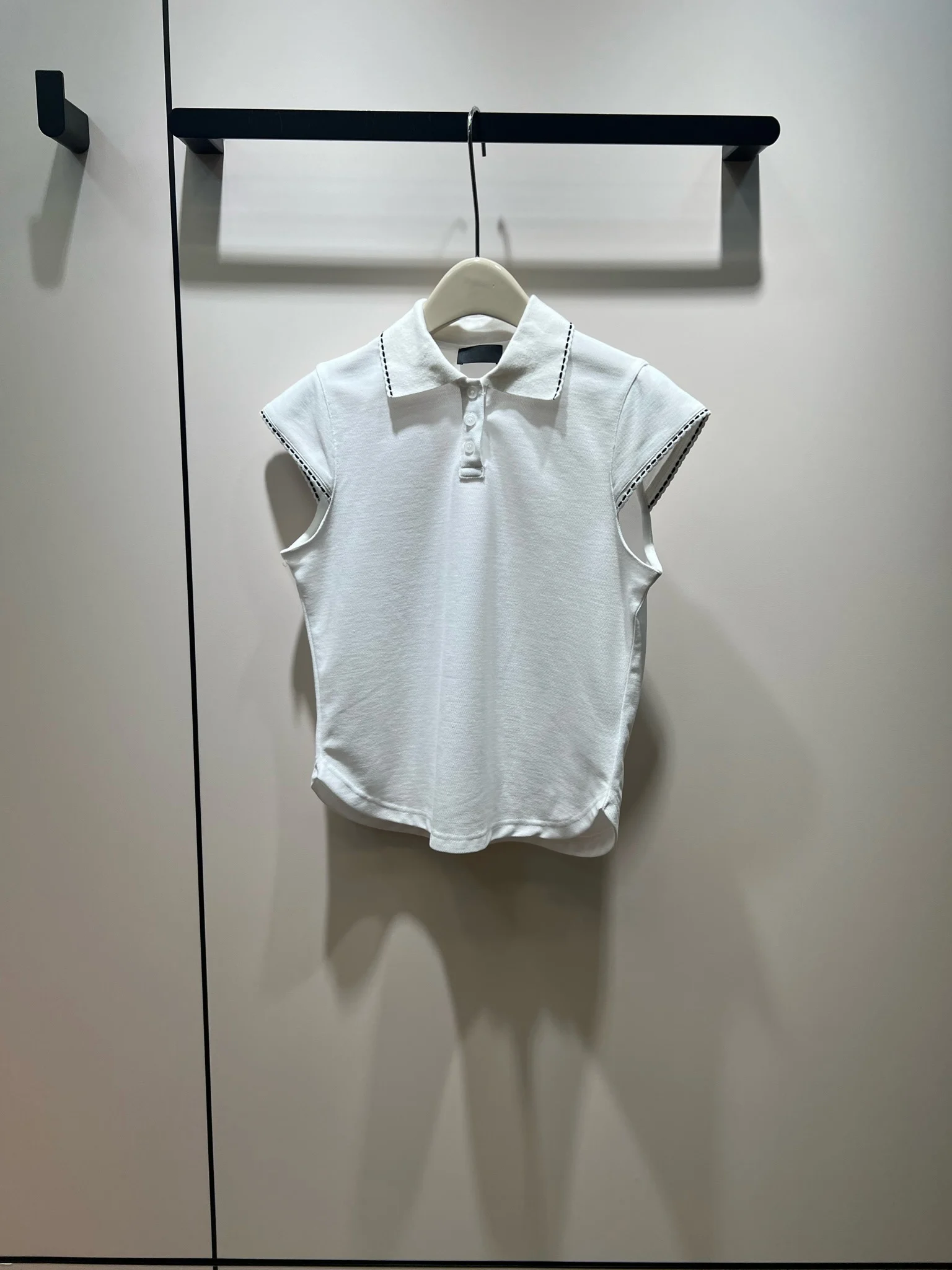 

Серия ранней осени кружевная рубашка с рукавом и воротником футболка с асимметричным подолом снижение возраста