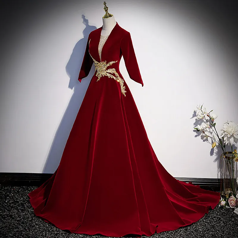 Рисунок 2 - Вечернее платье с V-образным вырезом