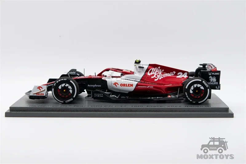 Модель автомобиля Spark 1:43 Alfa Romeo F1 Team ORLEN C42 No 24 Zhou GuanYu 10th Ltalian 2022 года