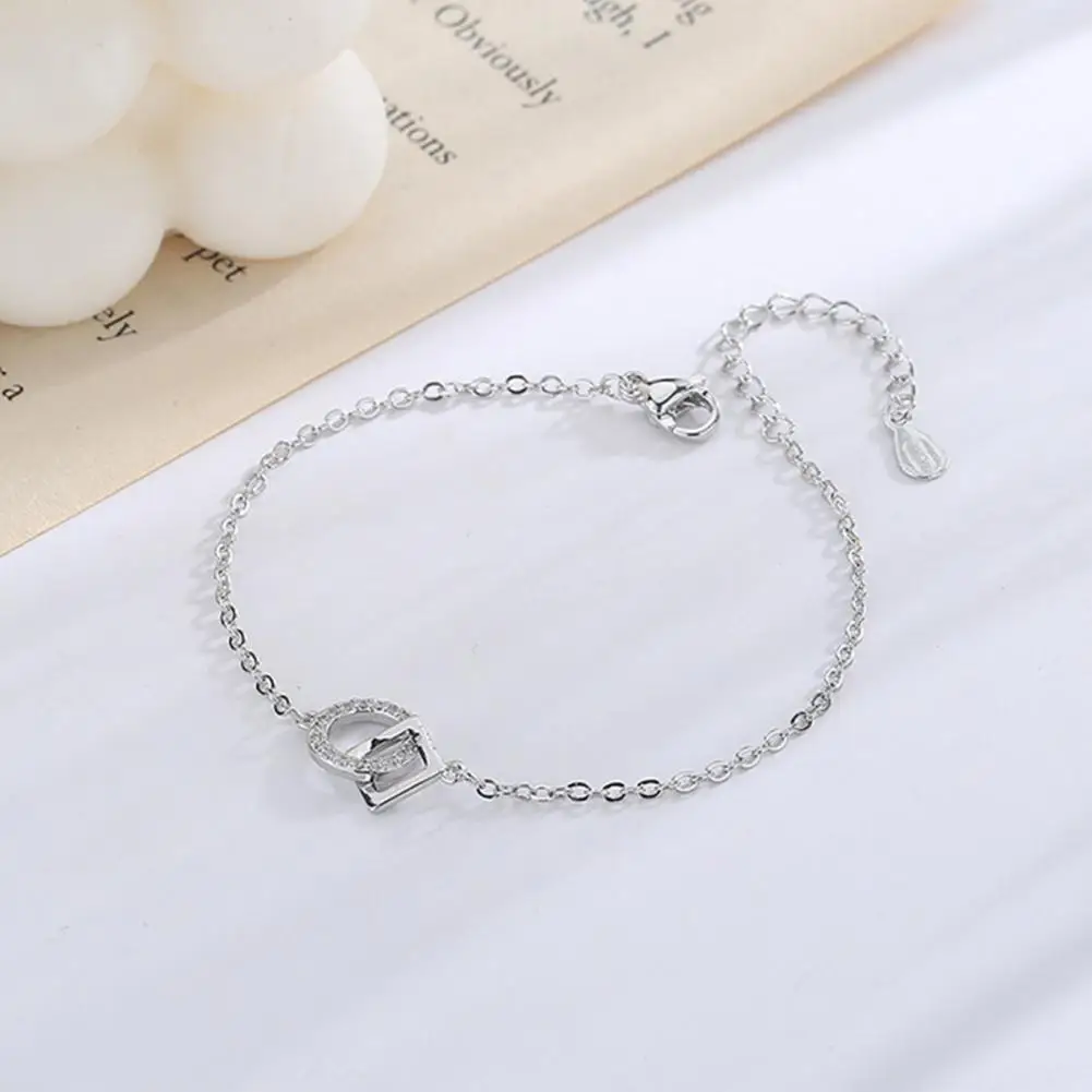 

Attractive Ladies Bracelet Shiny Accessory Square Ring Interlock Chain Bracelet Hand Jewelry Women Bracelet Women Bracelet