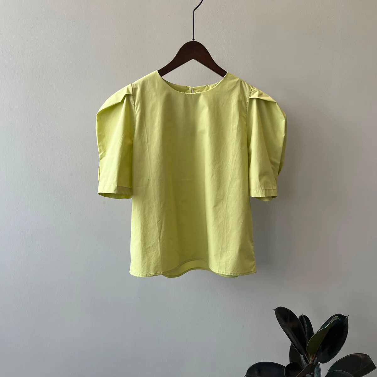 

SuperAen Solid O Neck Puff Sleeve Shirt Women's 2022 Summer New Retro Loose Thin Casual Tops